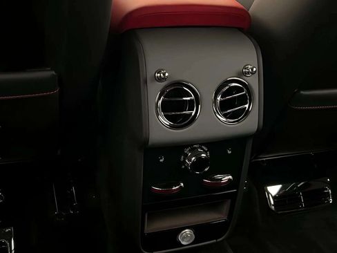 New 2026 Rolls-Royce Cullinan image 9