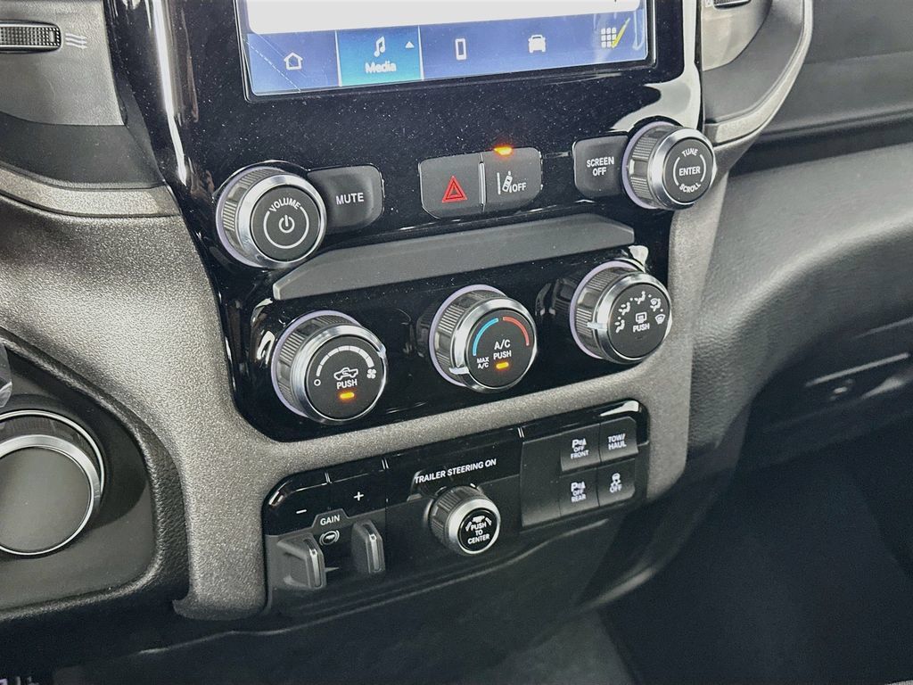 New 2026 RAM 1500 Express AWD/4WD image 15
