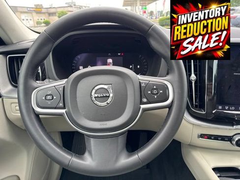 Used 2022 Volvo XC60 B5 Momentum AWD/4WD image 11