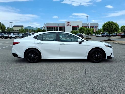 Certified 2025 Toyota Camry SE FWD image 3