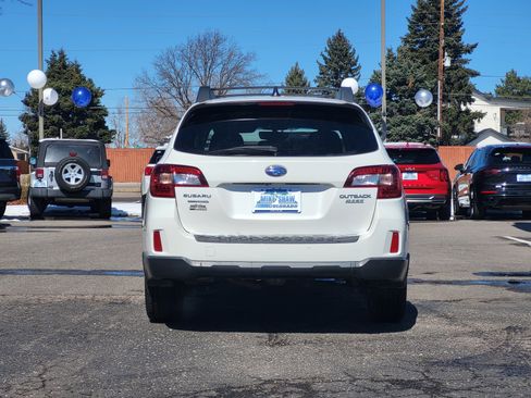 Used 2017 Subaru Outback 2.5i Premium image 6