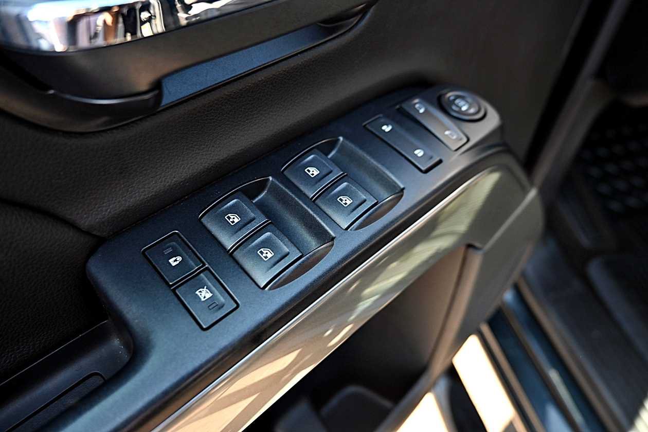 Used 2018 Chevrolet Silverado 1500 LT w/ All Star Edition RWD image 16
