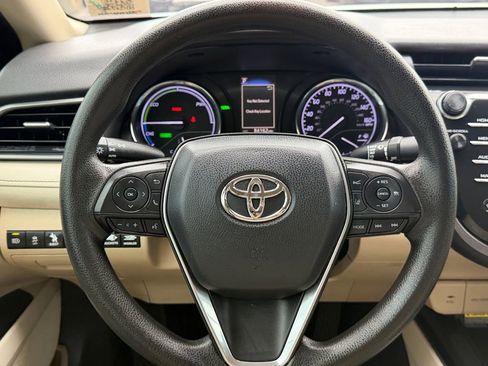 Used 2019 Toyota Camry LE w/ Sunroof Package FWD image 17