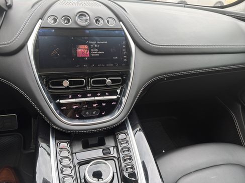 Used 2021 Aston Martin DBX AWD/4WD image 22