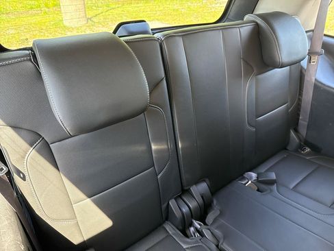 Used 2017 GMC Yukon SLT AWD/4WD image 26