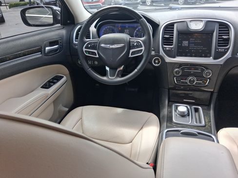 Used 2019 Chrysler 300 Limited RWD image 24