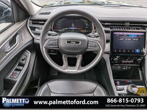 Used 2023 Jeep Grand Cherokee 4WD 4xe image 17