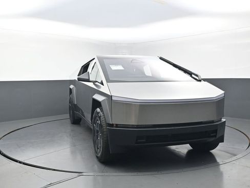 Used 2024 Tesla Cybertruck AWD Crew Cab image 3