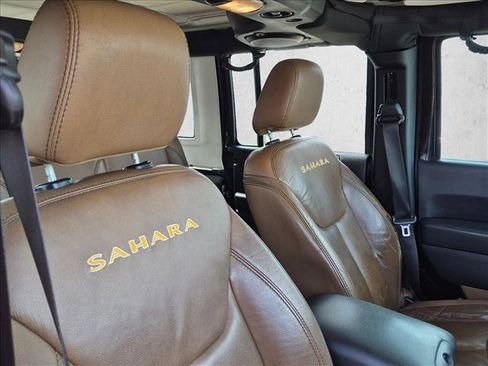 Used 2014 Jeep Wrangler Unlimited Sahara w/ Connectivity Group AWD/4WD image 14