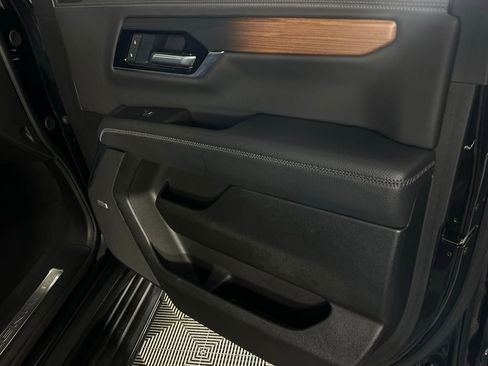 Used 2025 GMC Yukon Denali image 37