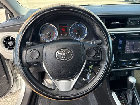 Used 2018 Toyota Corolla LE image 12