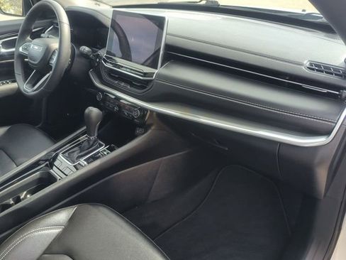 Used 2024 Jeep Compass Limited w/ High Altitude Package image 28