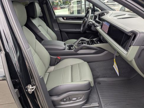 New 2026 Porsche Cayenne S AWD/4WD image 23