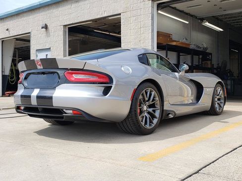 Used 2017 Dodge Viper GTS RWD image 3