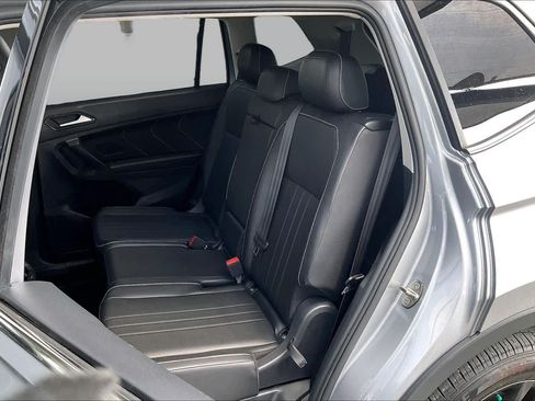 Used 2022 Volkswagen Tiguan SE w/ Panoramic Sunroof Package FWD image 21