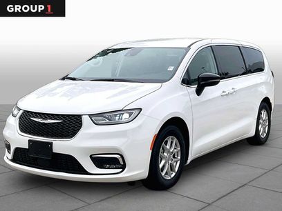 Used 2024 Chrysler Pacifica Touring-L