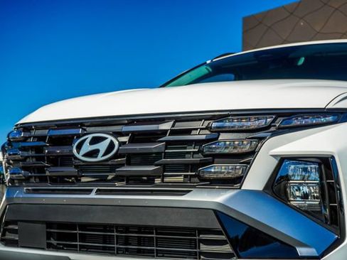 Certified 2025 Hyundai Tucson SEL FWD image 2