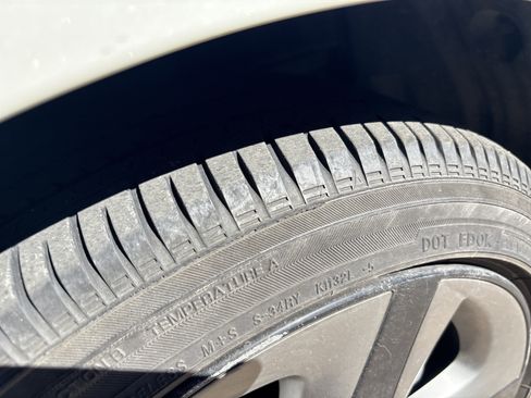 Used 2019 Toyota Prius XLE image 11