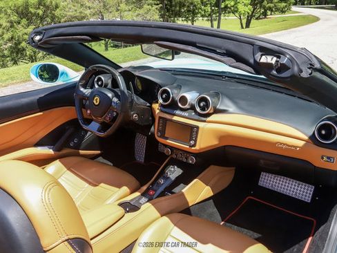 Used 2015 Ferrari California T RWD image 45