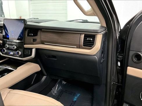 Used 2024 Ford Expedition Max Limited image 19