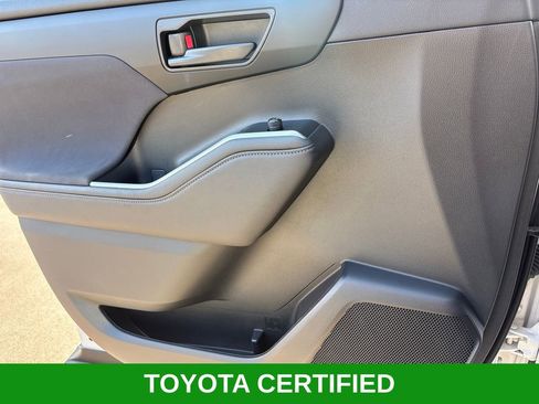 Used 2023 Toyota Highlander LE image 22