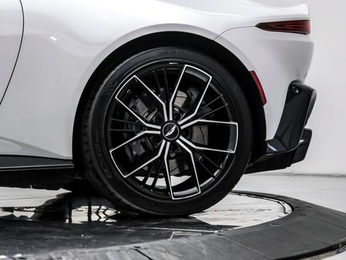 Used 2022 Aston Martin V8 Vantage Coupe RWD image 90