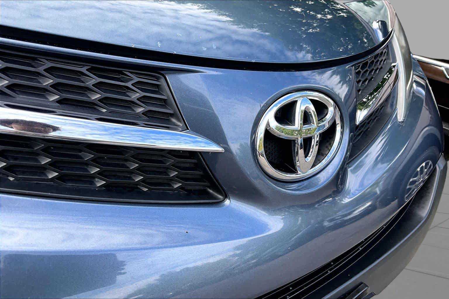 Used 2014 Toyota RAV4 XLE AWD/4WD image 29