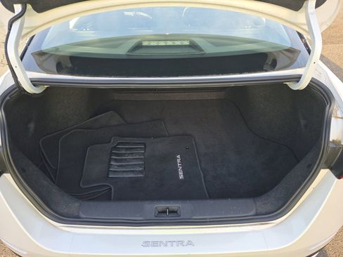 Used 2024 Nissan Sentra SR FWD image 11