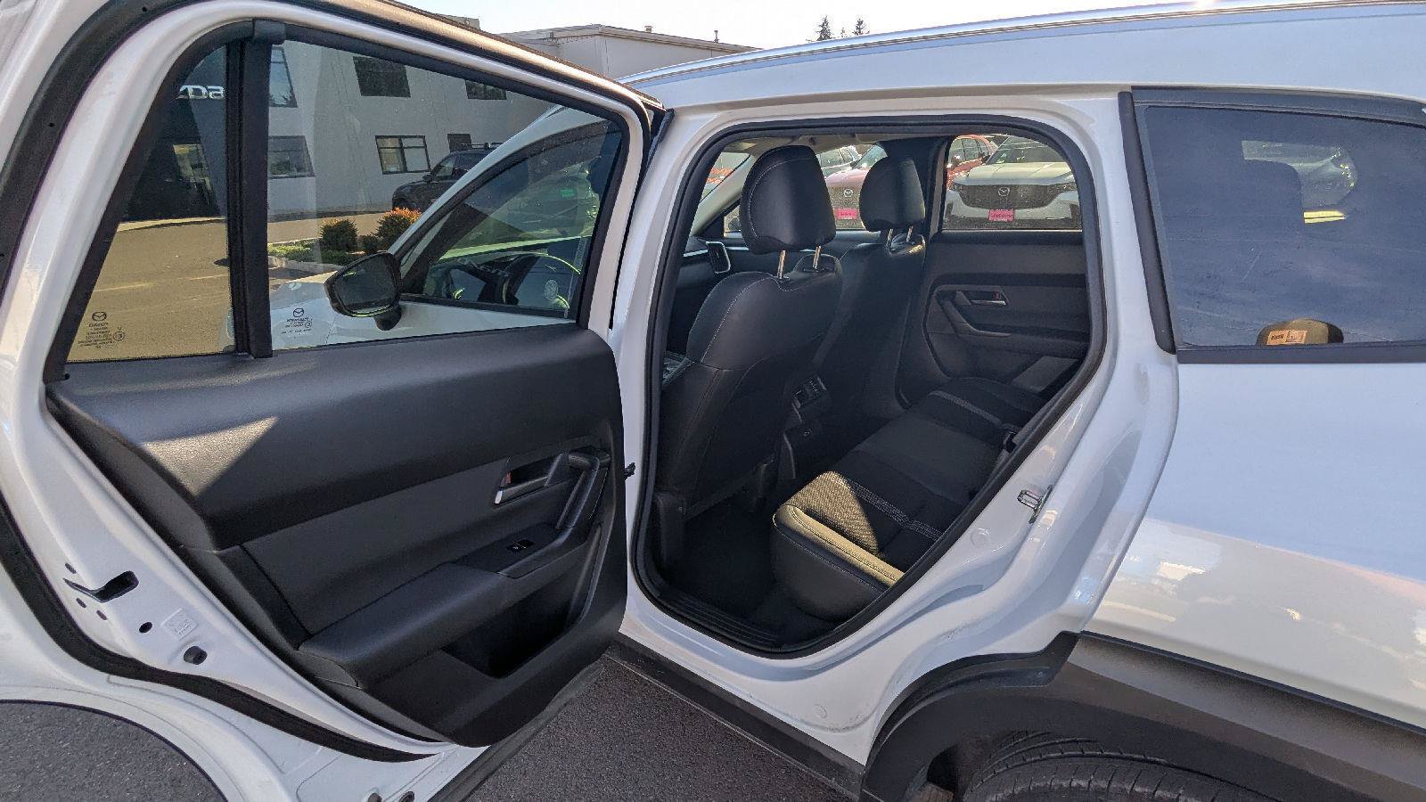 Used 2025 MAZDA CX-50 AWD 2.5 S w/ Preferred Package image 11