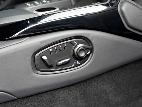 Used 2022 Aston Martin V8 Vantage Coupe image 28