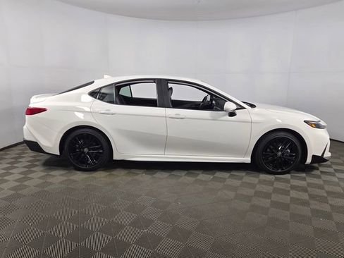 Used 2026 Toyota Camry SE image 10