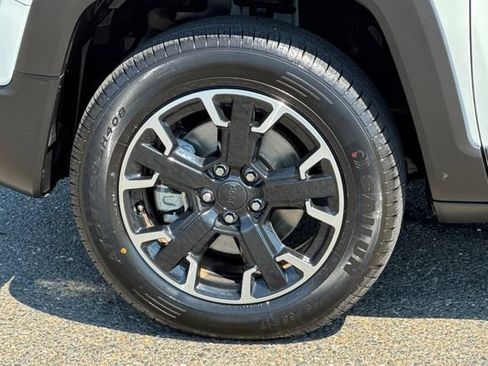 Used 2023 Jeep Renegade Latitude AWD/4WD image 45