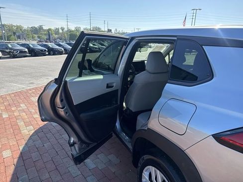 Used 2024 Toyota Corolla Cross L FWD image 27
