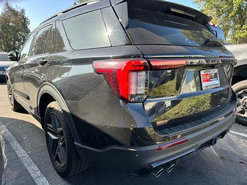 Used 2025 Ford Explorer ST RWD image 6