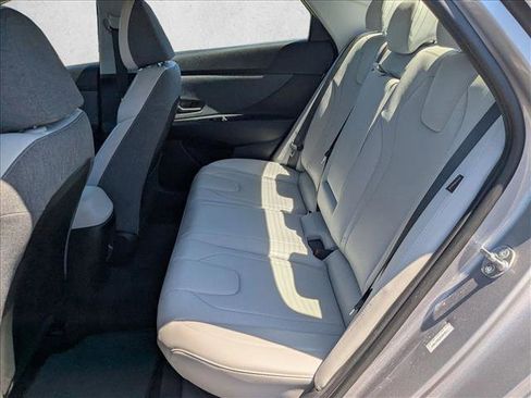 Used 2025 Hyundai Elantra Limited FWD image 18