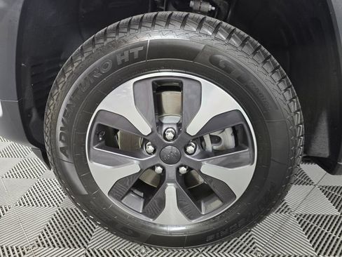 Used 2023 Jeep Grand Cherokee 4WD 4xe image 9