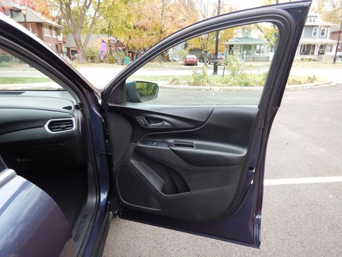 Used 2019 Chevrolet Equinox LT w/ Sun & Navigation Package image 18