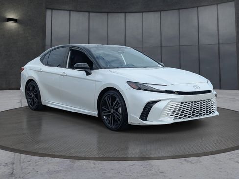 Used 2025 Toyota Camry XSE image 8