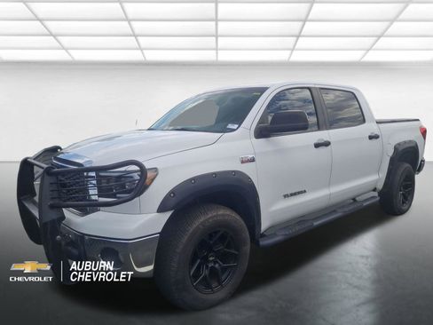 Used 2010 Toyota Tundra 4x4 CrewMax image 4