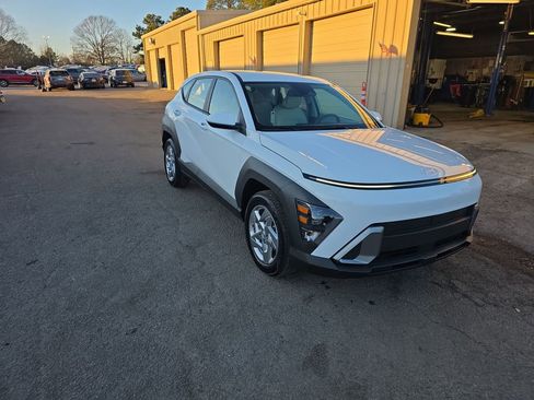 New 2026 Hyundai Kona SE image 11