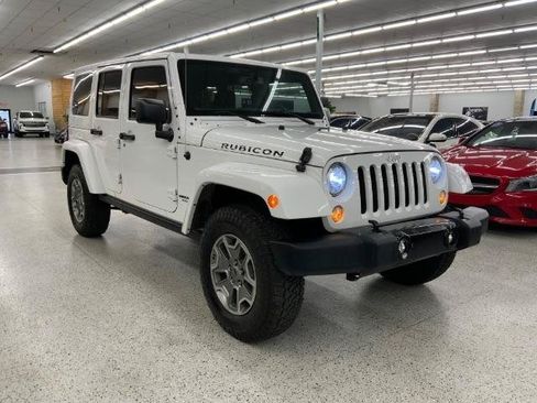 Used 2017 Jeep Wrangler Unlimited Rubicon w/ Connectivity Group AWD/4WD image 4
