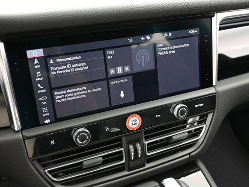 Certified 2026 Porsche Macan AWD/4WD image 20