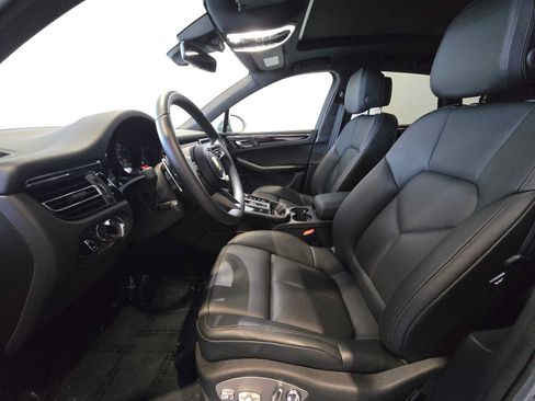 Used 2025 Porsche Macan AWD/4WD image 22