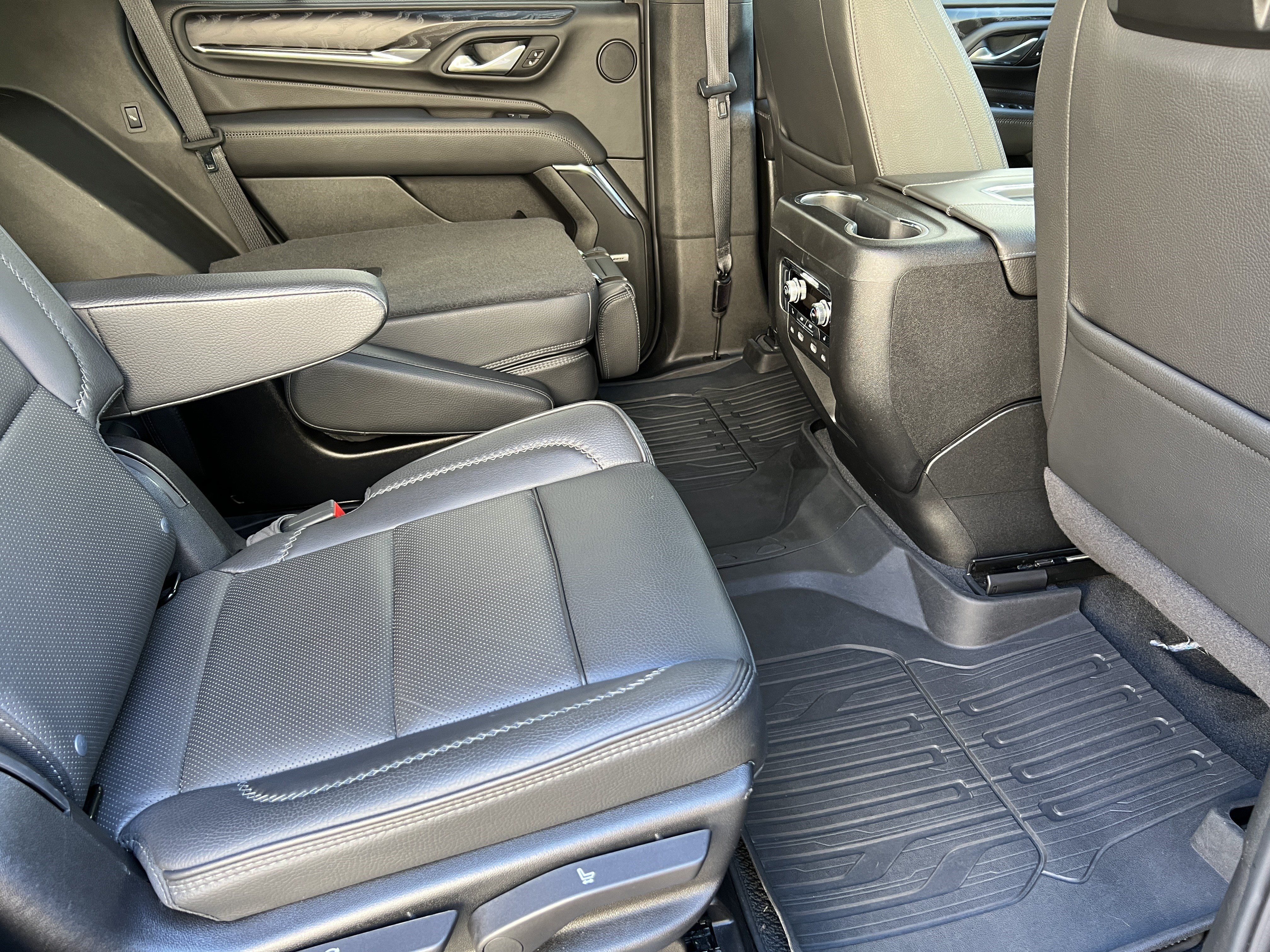 Used 2024 GMC Yukon Denali w/ Denali Reserve Package AWD/4WD image 26