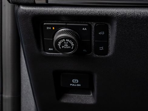 Used 2025 Ford Expedition Tremor AWD/4WD image 22