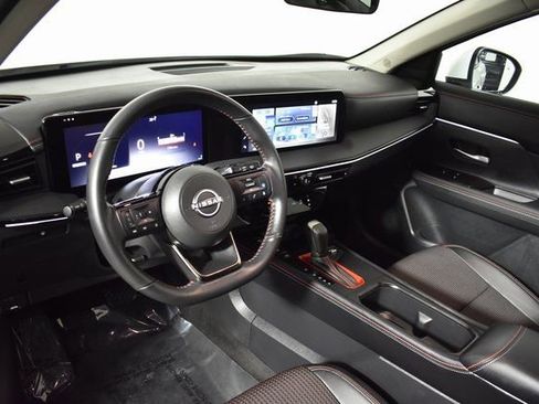 Certified 2025 Nissan Kicks SR image 12