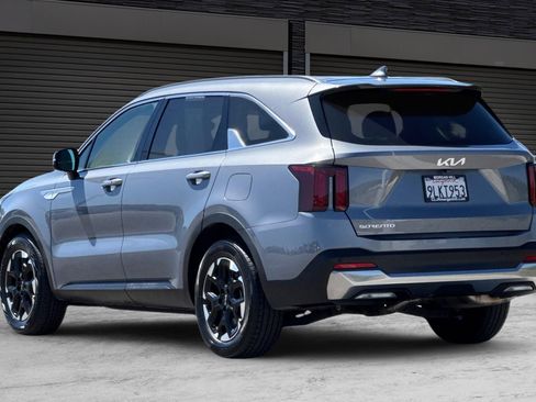 Used 2024 Kia Sorento S FWD image 6