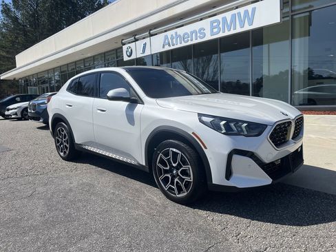 Used 2025 BMW X2 xDrive28i image 2