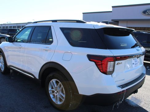 Used 2025 Ford Explorer Active image 8
