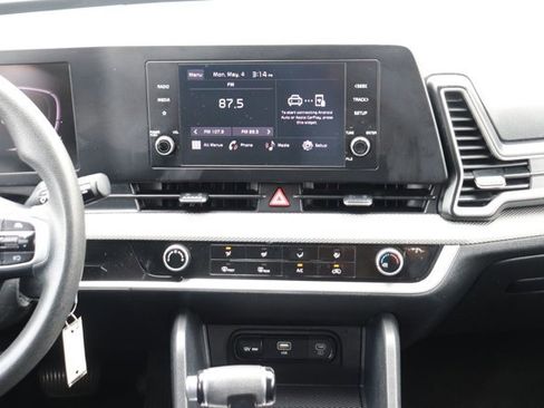 Used 2023 Kia Sportage LX FWD image 15